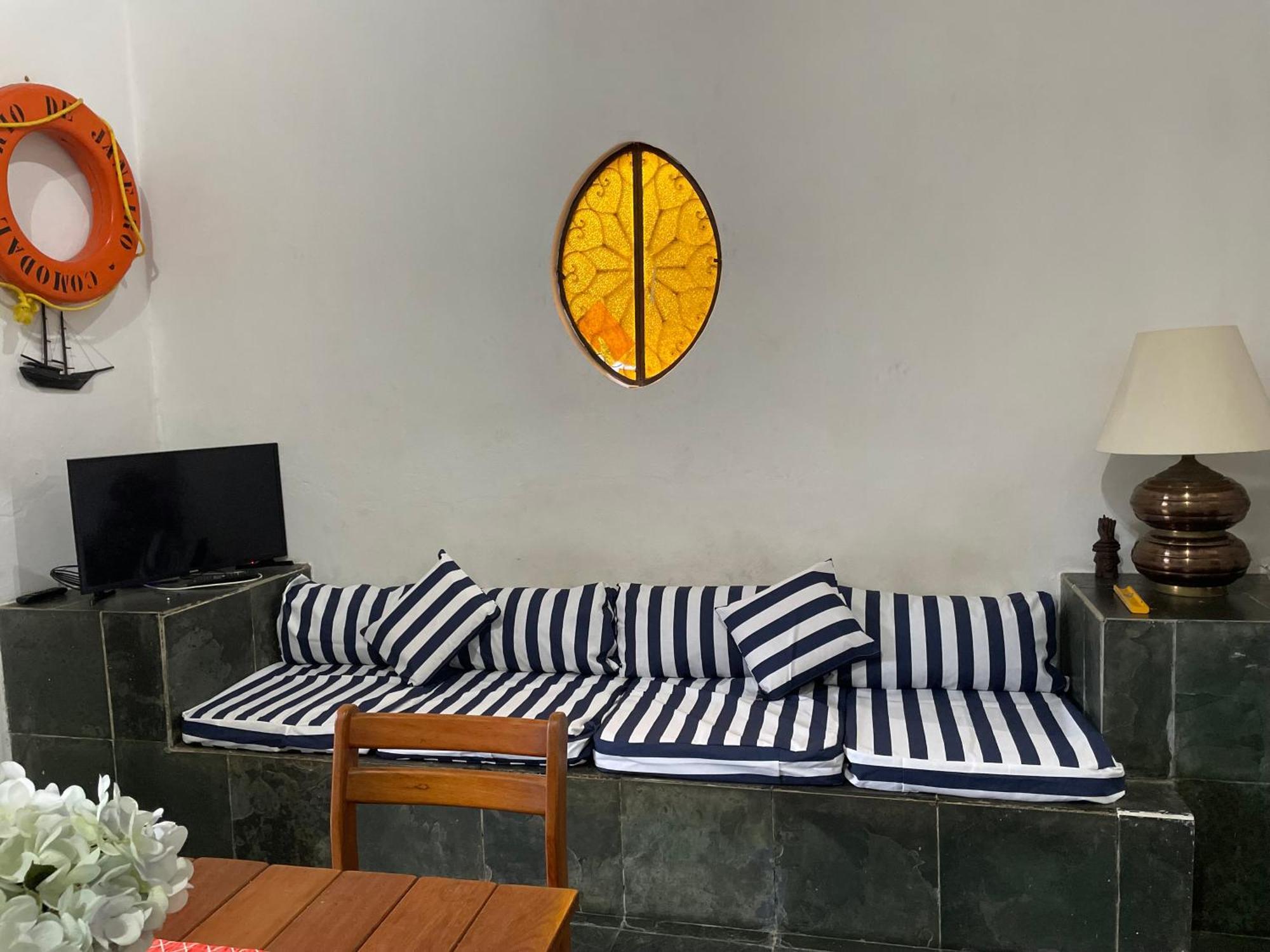 Casa Pé Na Areia Na De Fora - Ponta Leste - *
